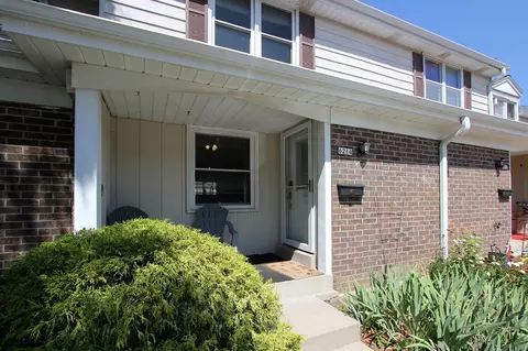 6214 W College #37, Greendale, WI 53129