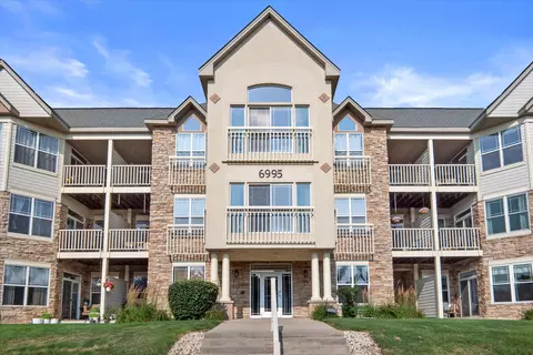 6995 S Riverwood #S-106, Franklin, WI 53132