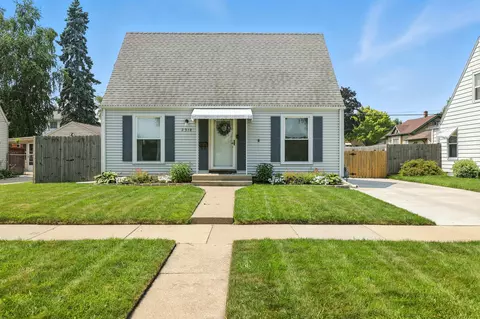 2318 Cleveland, Racine, WI 53405