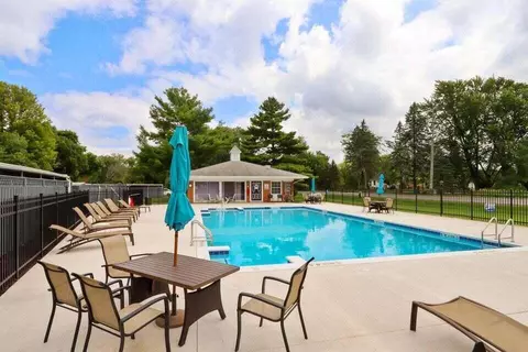 350 County Road B #7, Fontana, WI 53125