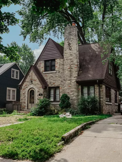 8015 Hillcrest, Wauwatosa, WI 53213