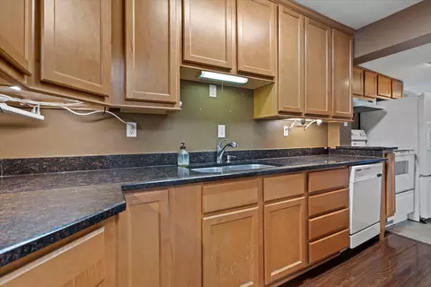 5006 N Port Washington, Glendale, WI 53217