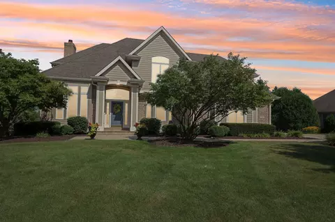 8424 S River Ter, Franklin, WI 53132