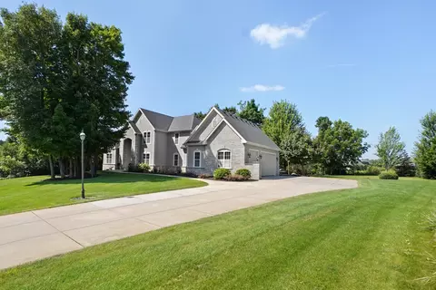 5335 S Two Ponds, New Berlin, WI 53146