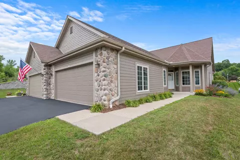 2825 Glen Ivy, West Bend, WI 53090