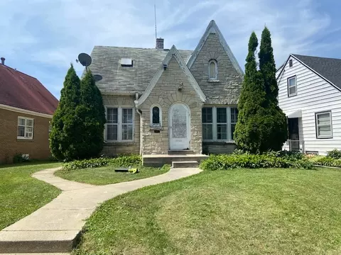 4045 N Montreal, Milwaukee, WI 53216