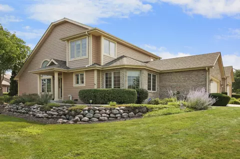 9210 Prairie Vlg, Kenosha, WI 53142