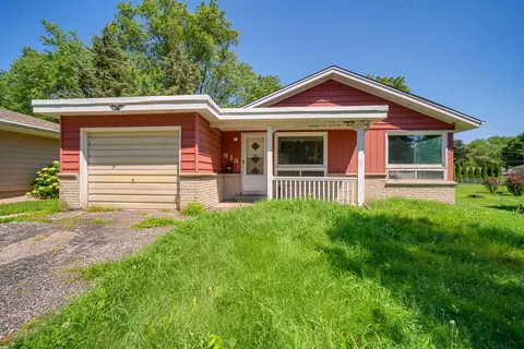 918 W Moreland, Waukesha, WI 53188