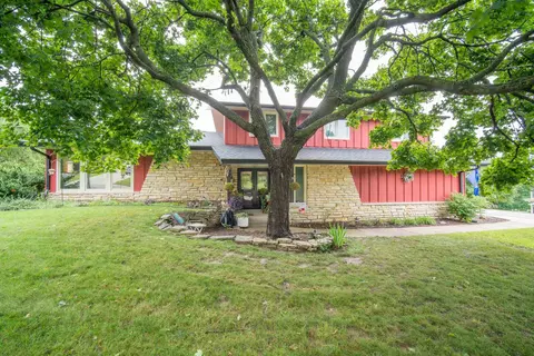 833 Crestview, West Bend, WI 53095