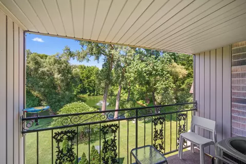 1730 W Green Tree #304, Glendale, WI 53209