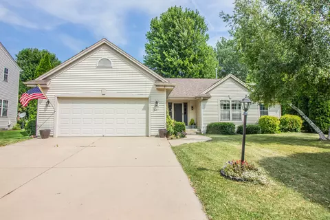 621 Bridlewood, Watertown, WI 53094