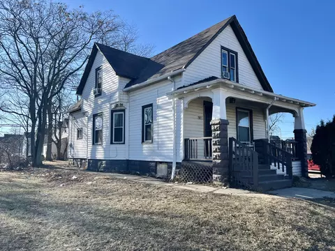 2025 W W Ctr, Milwaukee, WI 53206