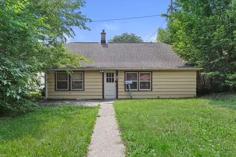 4657 W Medford, Milwaukee, WI 53216