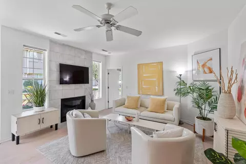 9152 W Elm #B, Franklin, WI 53132