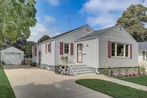 194 Walnut, Delavan, WI 53115