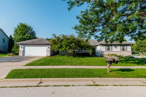2759 Sandra, Waukesha, WI 53188