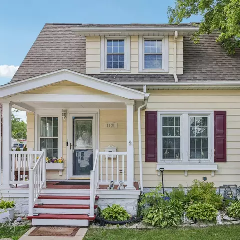 2131 S 90th, West Allis, WI 53227