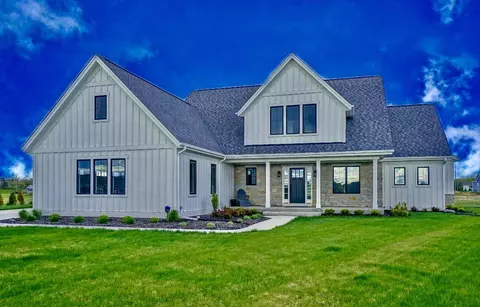 35177 Walleye, Summit, WI 53066