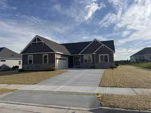1651 Hammock, Oconomowoc, WI 53066