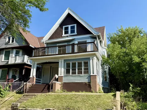 3912 W Cherry #3914, Milwaukee, WI 53208