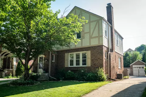 2552 N 69th, Wauwatosa, WI 53213