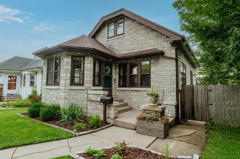 6401 W Oconto, West Allis, WI 53219