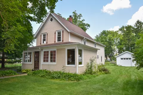 552 E Capitol, Hartland, WI 53029