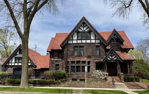 2701 N N Lk, Milwaukee, WI 53211