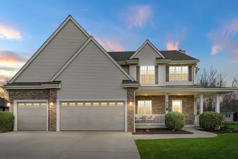 3750 E Green Mdw, Oak Creek, WI 53154