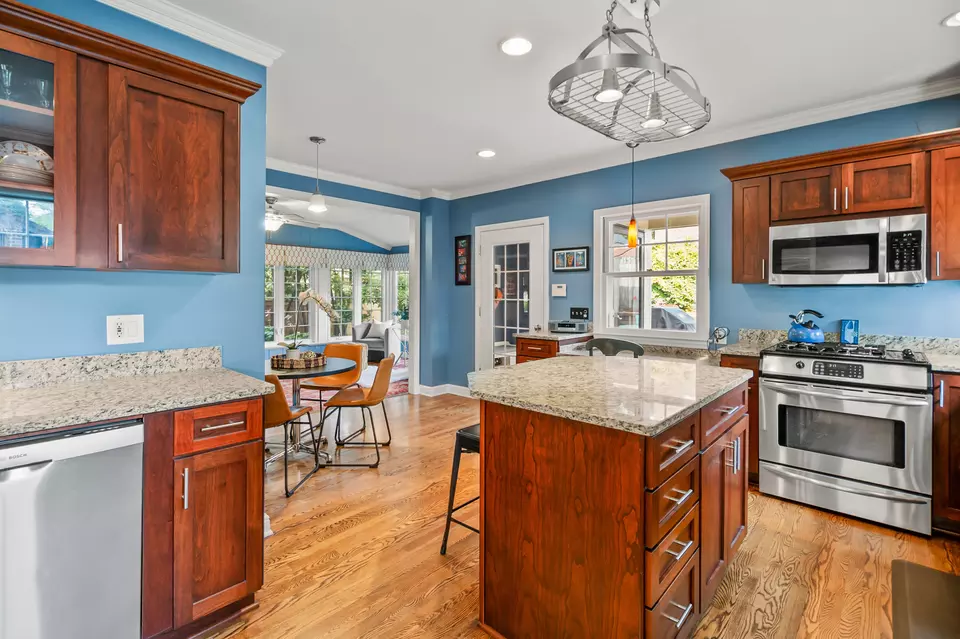 Kitchen - 3954 N Harcourt, Shorewood, WI 53211 photo 2 of 5