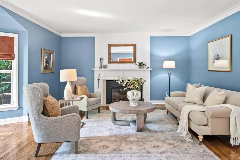 Living - 3954 N Harcourt, Shorewood, WI 53211 photo 2 of 8