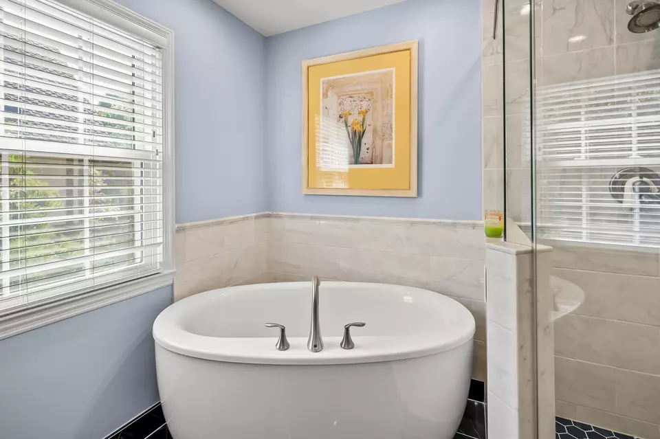 Bath - 3954 N Harcourt, Shorewood, WI 53211 photo 3 of 8