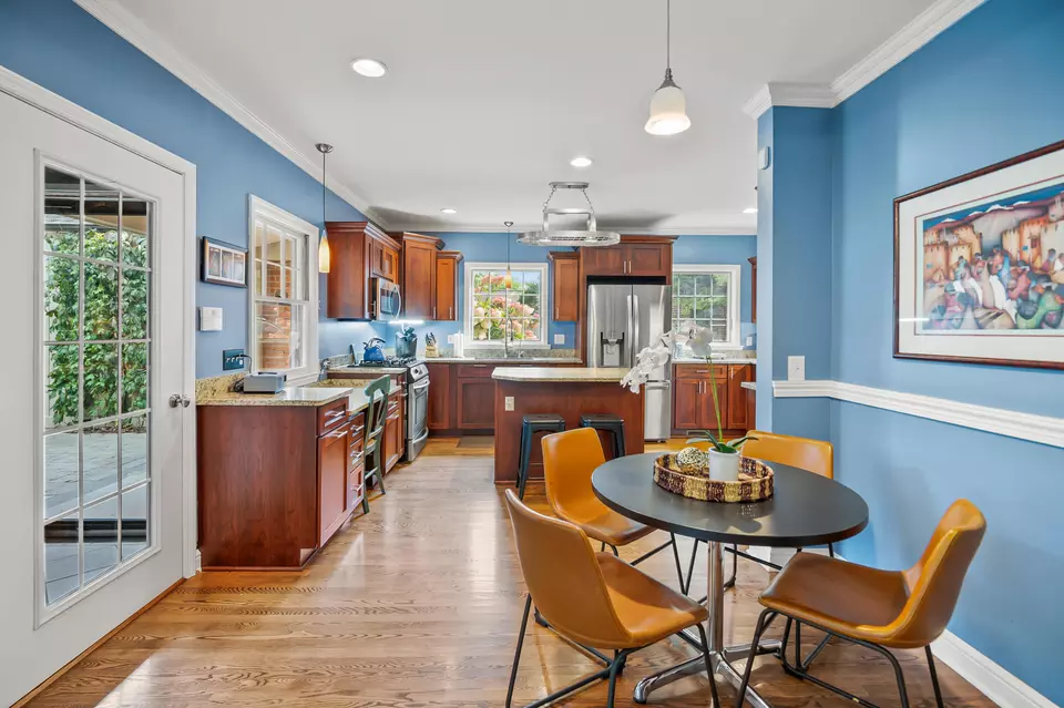 Dining - 3954 N Harcourt, Shorewood, WI 53211 photo 6 of 7