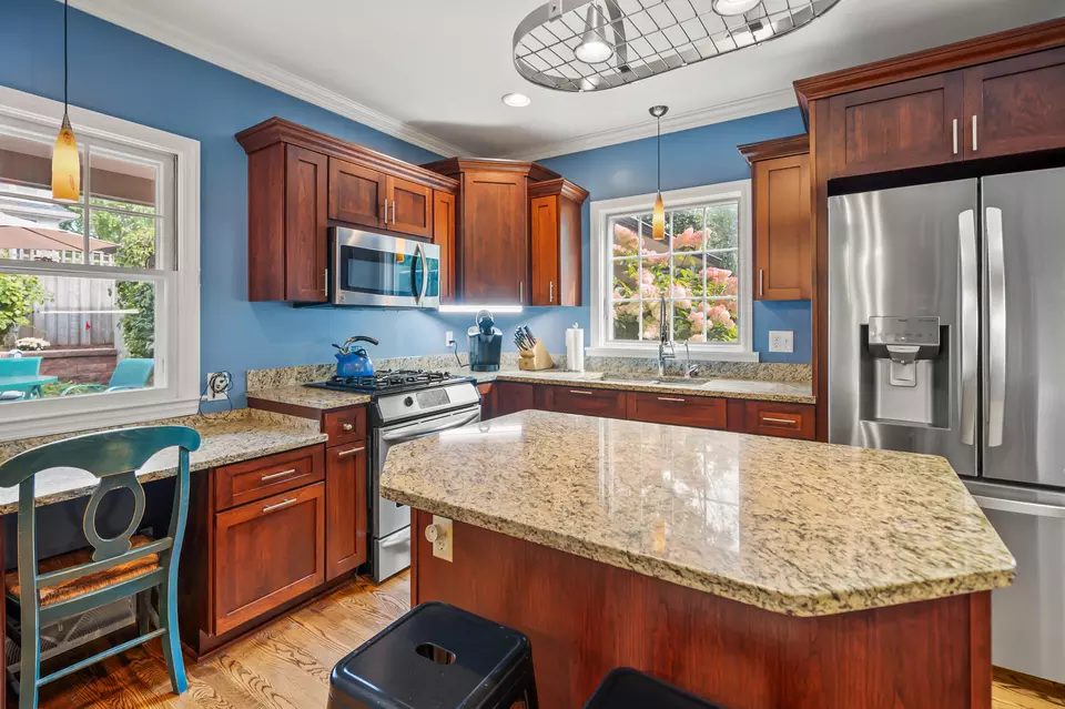 Kitchen - 3954 N Harcourt, Shorewood, WI 53211 photo 3 of 5