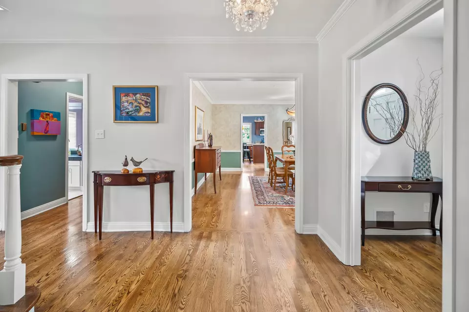 Entry Way - 3954 N Harcourt, Shorewood, WI 53211 photo 3 of 13