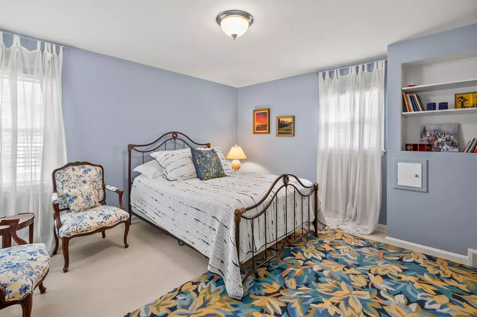 Bedroom - 3954 N Harcourt, Shorewood, WI 53211 photo 8 of 13
