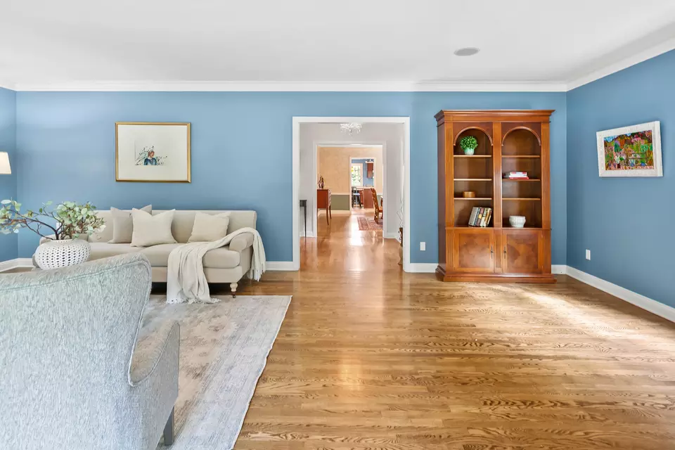 Living - 3954 N Harcourt, Shorewood, WI 53211 photo 5 of 8