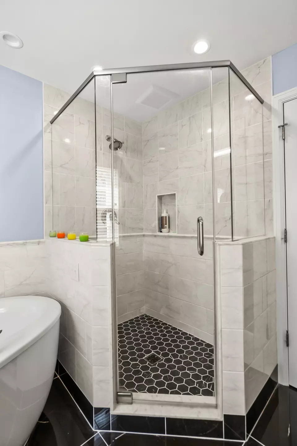 Bath - 3954 N Harcourt, Shorewood, WI 53211 photo 4 of 8