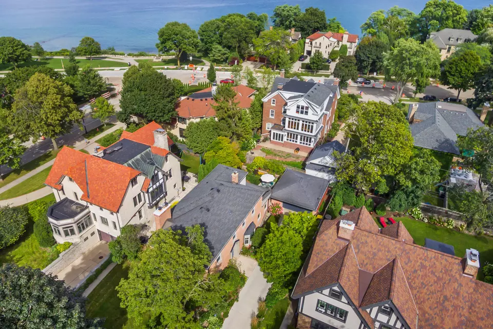 View/Area - 3954 N Harcourt, Shorewood, WI 53211 photo 5 of 7