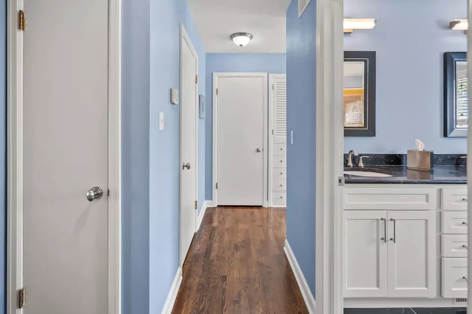 Entry Way - 3954 N Harcourt, Shorewood, WI 53211 photo 9 of 13