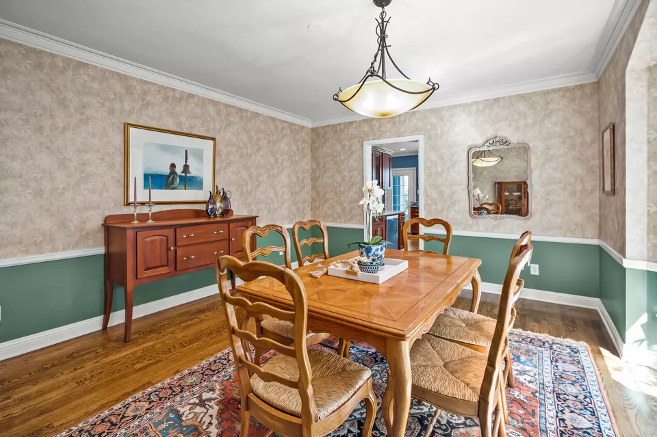 Dining - 3954 N Harcourt, Shorewood, WI 53211 photo 3 of 7