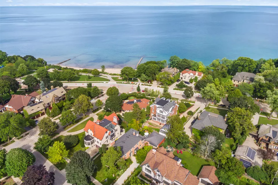 View/Area - 3954 N Harcourt, Shorewood, WI 53211 photo 6 of 7