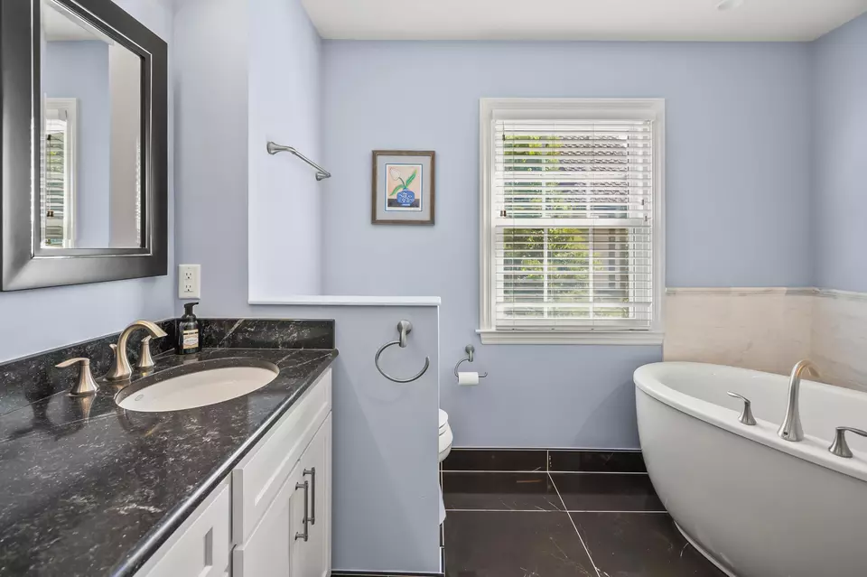 Bath - 3954 N Harcourt, Shorewood, WI 53211 photo 2 of 8