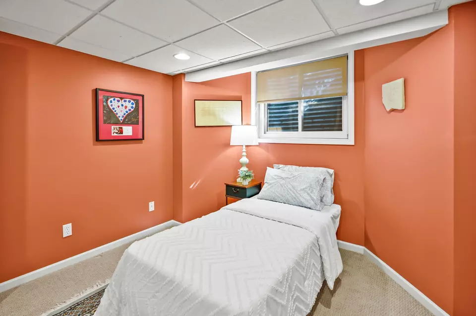 Bedroom - 3954 N Harcourt, Shorewood, WI 53211 photo 13 of 13