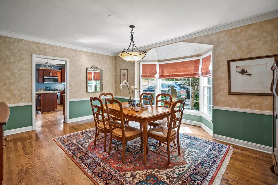Dining - 3954 N Harcourt, Shorewood, WI 53211 photo 4 of 7