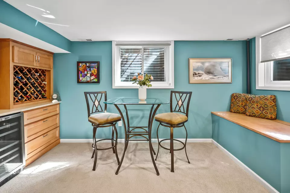 Dining - 3954 N Harcourt, Shorewood, WI 53211 photo 7 of 7