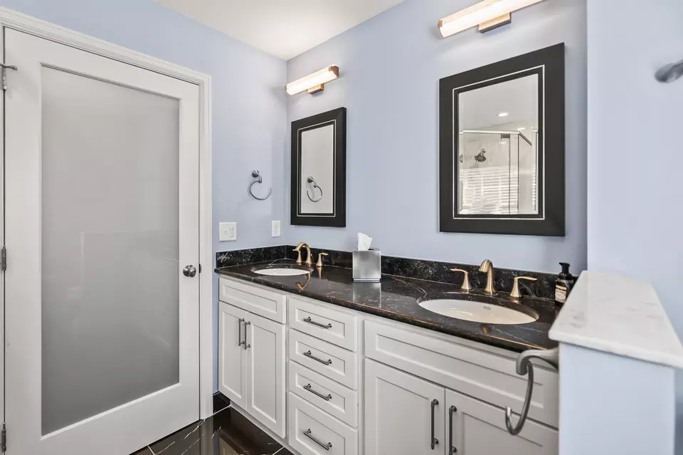 Bath - 3954 N Harcourt, Shorewood, WI 53211 photo 5 of 8