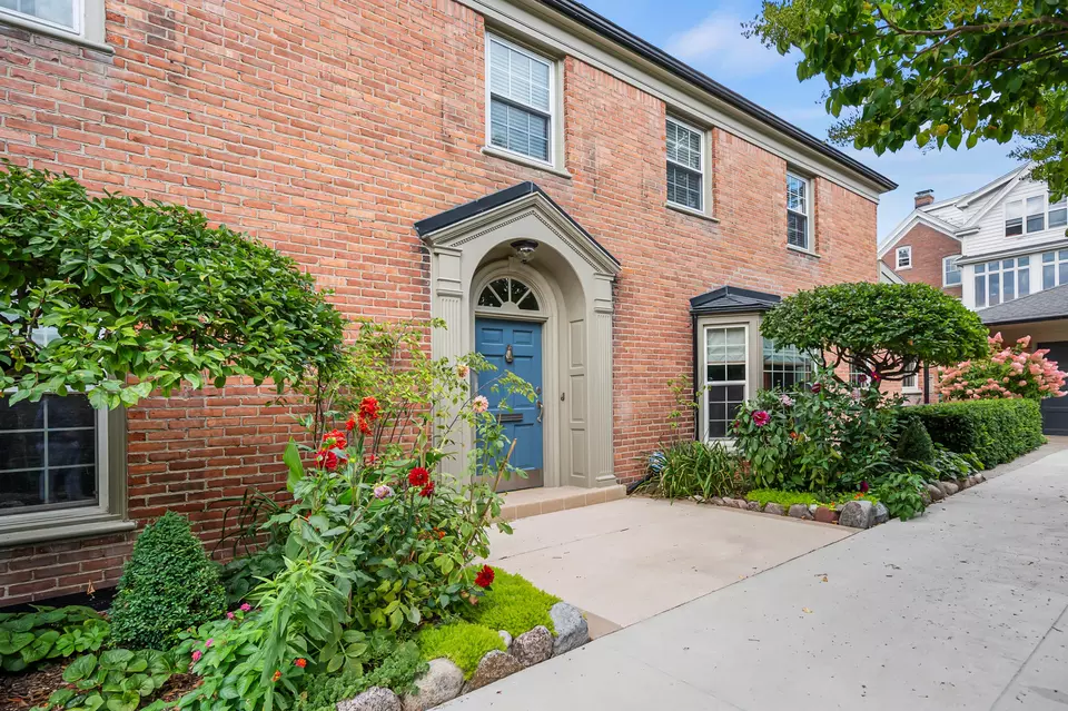 Exterior - 3954 N Harcourt, Shorewood, WI 53211 photo 10 of 13