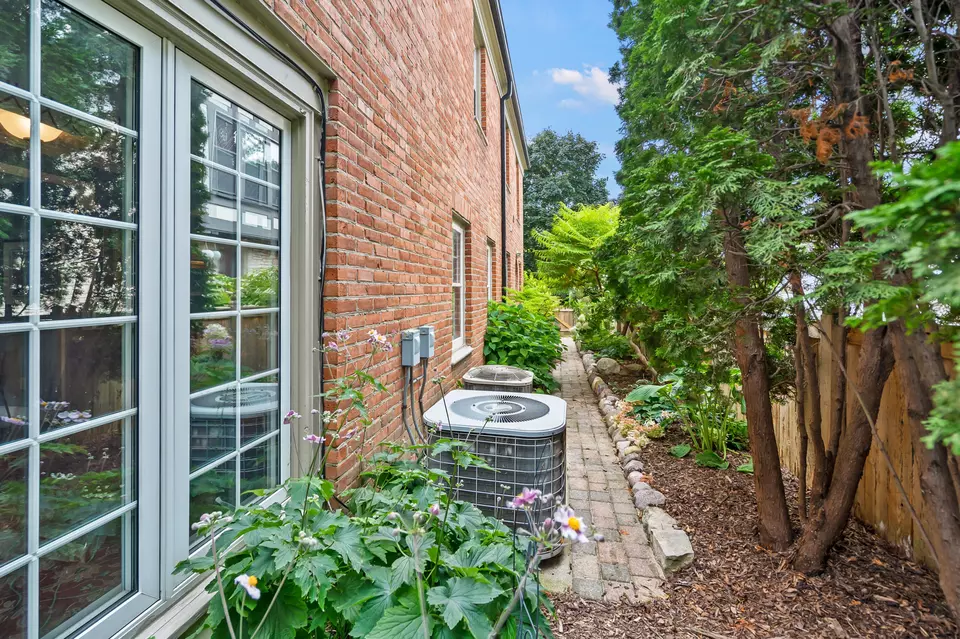 Exterior - 3954 N Harcourt, Shorewood, WI 53211 photo 9 of 13