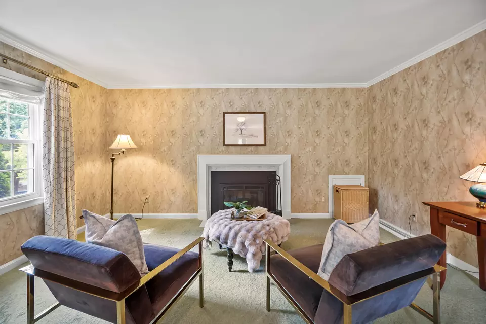 Living - 3954 N Harcourt, Shorewood, WI 53211 photo 6 of 8
